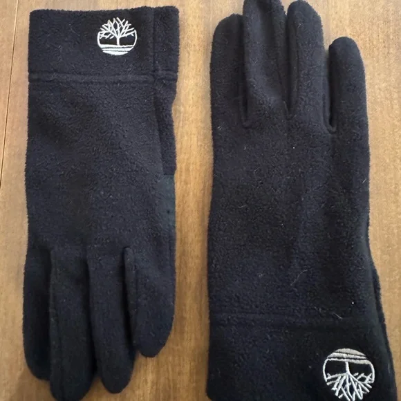 Timberland Black Fleece Gloves with touchscreen friendly fingertips 👏👏 - Picture 4 of 5